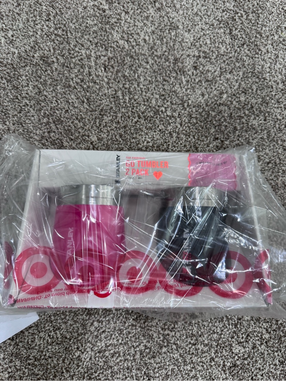 Limited edition valentine 10oz Stanley new in bag pink and black - Picture 3 of 4